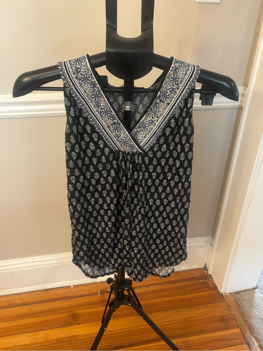 Max Studio Blue  and White Printed V-Neck Sleeveless Top